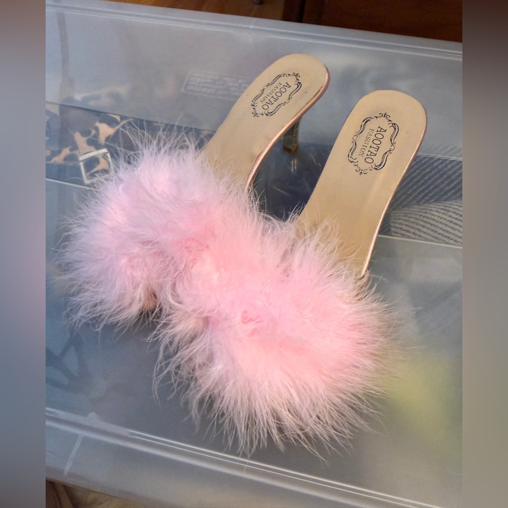 Fembot Women's Soft Pink Feather Slippers